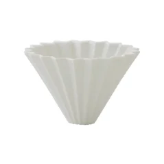 Fehér Origami S dripper a kávé elkészítéséhez.