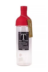 Hario Cold Brew Tee Filter-In Flasche mit einem Volumen von 750 ml in roter Farbe.