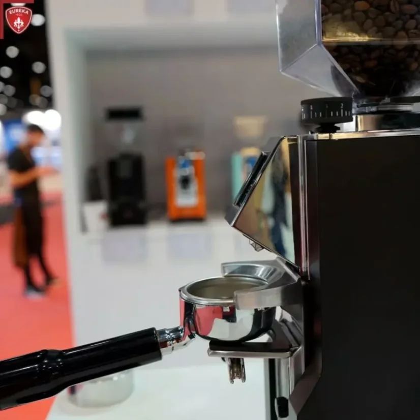 Coffee grinder Mignon Libra CR in black.