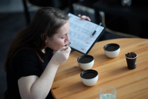 Reconnaître les arômes du café lors d'une dégustation à domicile