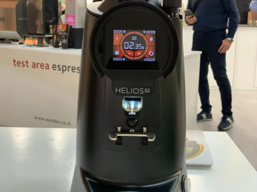 Espressový mlynček na kávu Eureka Helios 65 v chrómovom prevedení, určený pre napätie 230V.