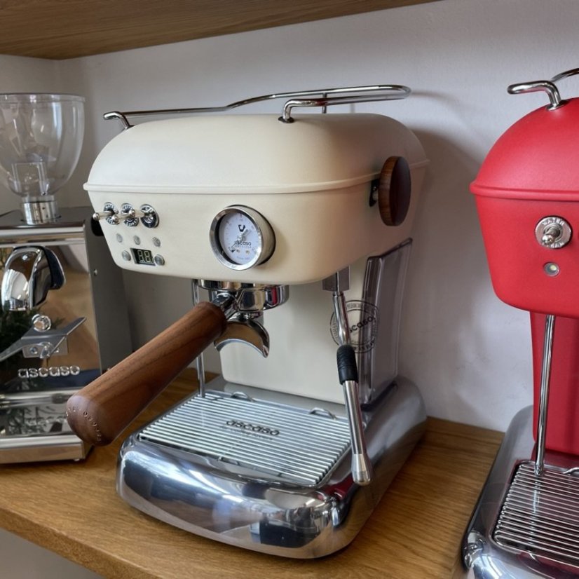 The Ascaso Dream PID Sweet Cream aluminum coffee machine is ideal for making espresso at home.