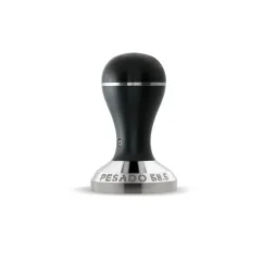Black Pesado tamper with a precision base measuring 58.5 mm.
