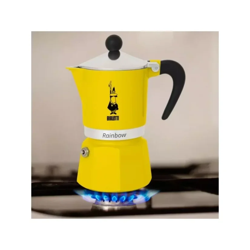 Bialetti Rainbow 3 jaune est une cafetière moka au design élégant, adaptée aux cuisinières halogènes.