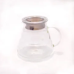 Hario V60 kan van 600 ml op een witte achtergrond