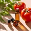 BIO tomate est une huile porteuse 100 % naturelle d'un volume de 10 ml, idéale pour un soin nourrissant de la peau.