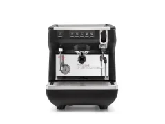 Máquina de café Nuova Simonelli Appia Life 1GR em cor preta elegante, destinada ao uso profissional.