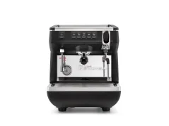 Machine à café Nuova Simonelli Appia Life 1GR de couleur noire élégante, destinée à un usage professionnel.