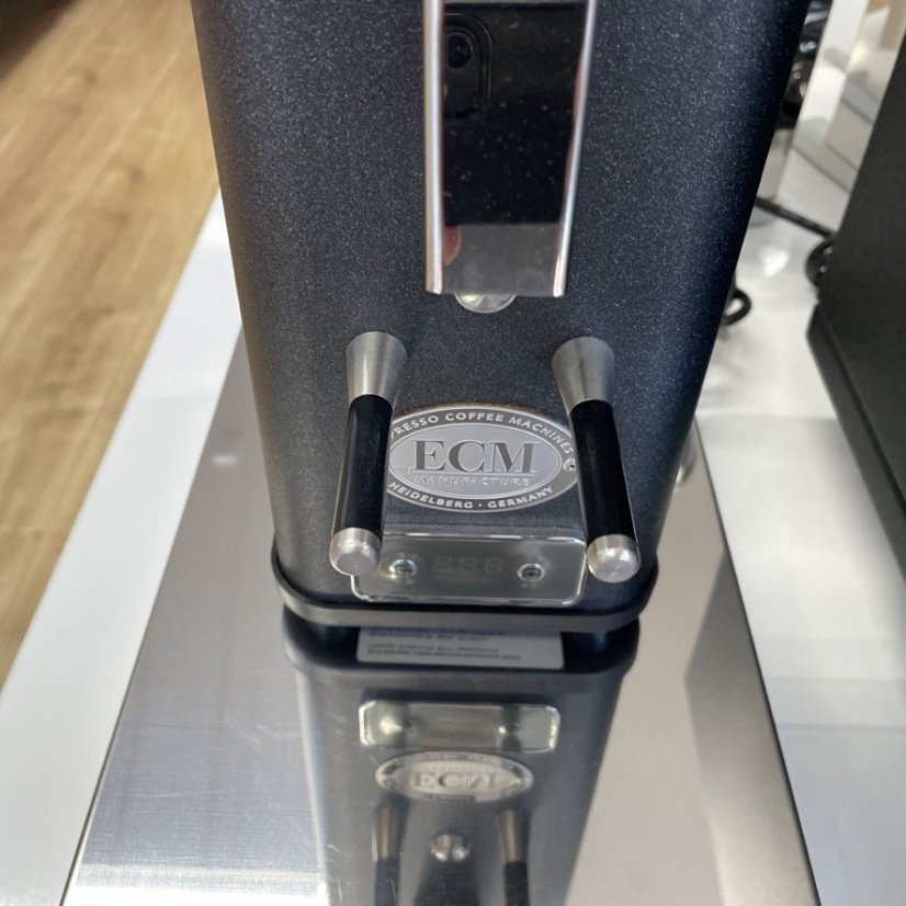 Espressomühle ECM C-Manuale 54 in Anthrazitfarbe mit 1400 Umdrehungen pro Minute.