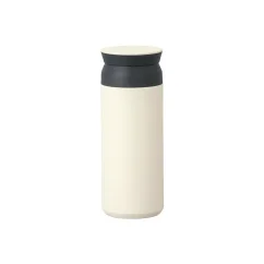 Weiße Edelstahl-Thermoflasche mit einem Volumen von 500 ml auf weißem Hintergrund Weiße Edelstahl-Thermoflasche mit einem Volumen von 500 ml auf weißem Hintergrund