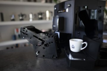 Curățarea și detartrarea aparatului automat de cafea