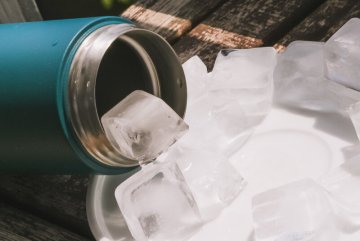 Thermose fir Kaffi mat Glace an Glace