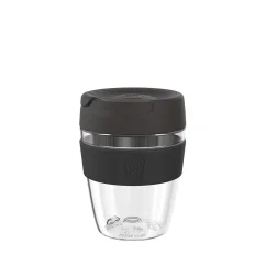 Plastový termohrnček KeepCup Kit s čiernym viečkom na bielom pozadí