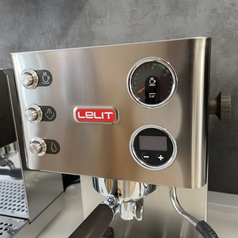 Pákový kávovar Lelit Victoria PL91T, talianskeho dizajnu, ideálny pre prípravu espressa doma.