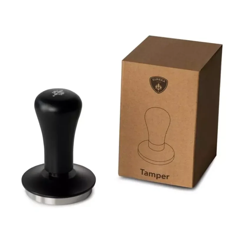 Flat tamper with pressure regulation. Diameter 58.35 mm in black finish.