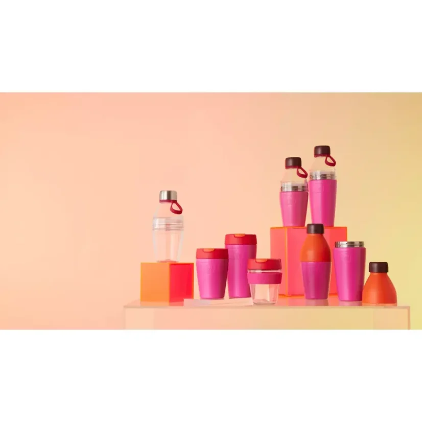 Le mug thermique KeepCup Helix Thermal Afterglow M d'une capacité de 340 ml est fabriqué en acier inoxydable de haute qualité, garantissant une chaleur durable pour vos boissons préférées.