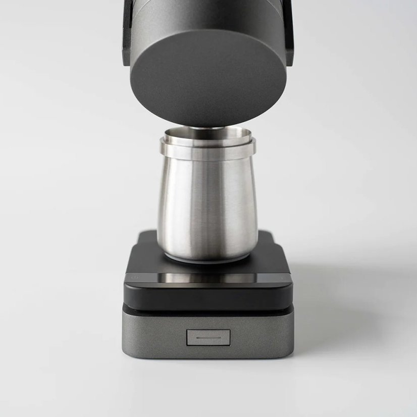 Elektrische Mühle Acaia Orbit Mazzer 0033M mit Dosierbecher.