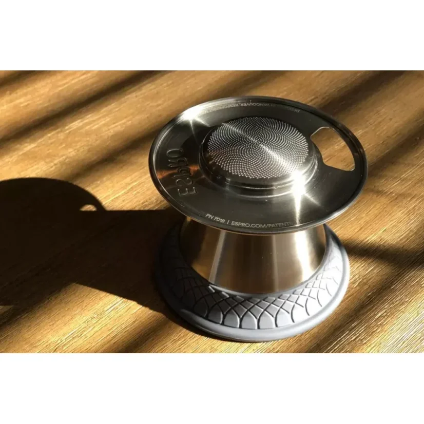 Prekvapovač Espro Bloom Pour Over je vyrobený z kvalitnej nehrdzavejúcej ocele, čo zaisťuje dlhú životnosť a elegantný dizajn.