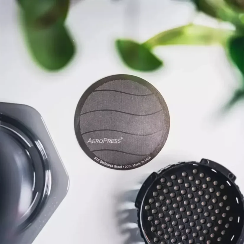 Filtr z nehrdzavejúcej ocele pre Aeropress je ideálny kávový filter, ktorý zabezpečuje nápoj bez zbytočného odpadu.