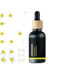 Esenciálny olej Harmanček od značky Pěstík v 10 ml balení, 100% prírodný, ideálny na podporu hormonálnej rovnováhy.
