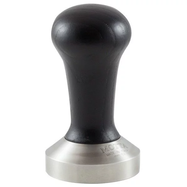 Tamper von Motta mit schwarzem Griff zum Pressen von Kaffee.