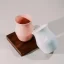 Der weiße Origami Sensory Flavor Cup ist eine stilvolle Tasse für gefilterten Kaffee, die durch ihr elegantes Design und ihre Funktionalität besticht. Der weiße Origami Sensory Flavor Cup ist eine stilvolle Tasse für gefilterten Kaffee, die durch ihr elegantes Design und ihre Funktionalität besticht.
