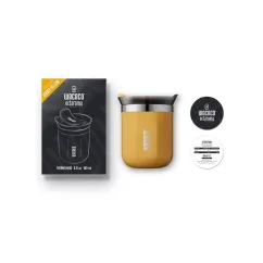Zawartość opakowania podróżnego termosu w żółtym kolorze. Pojemność 180 ml.