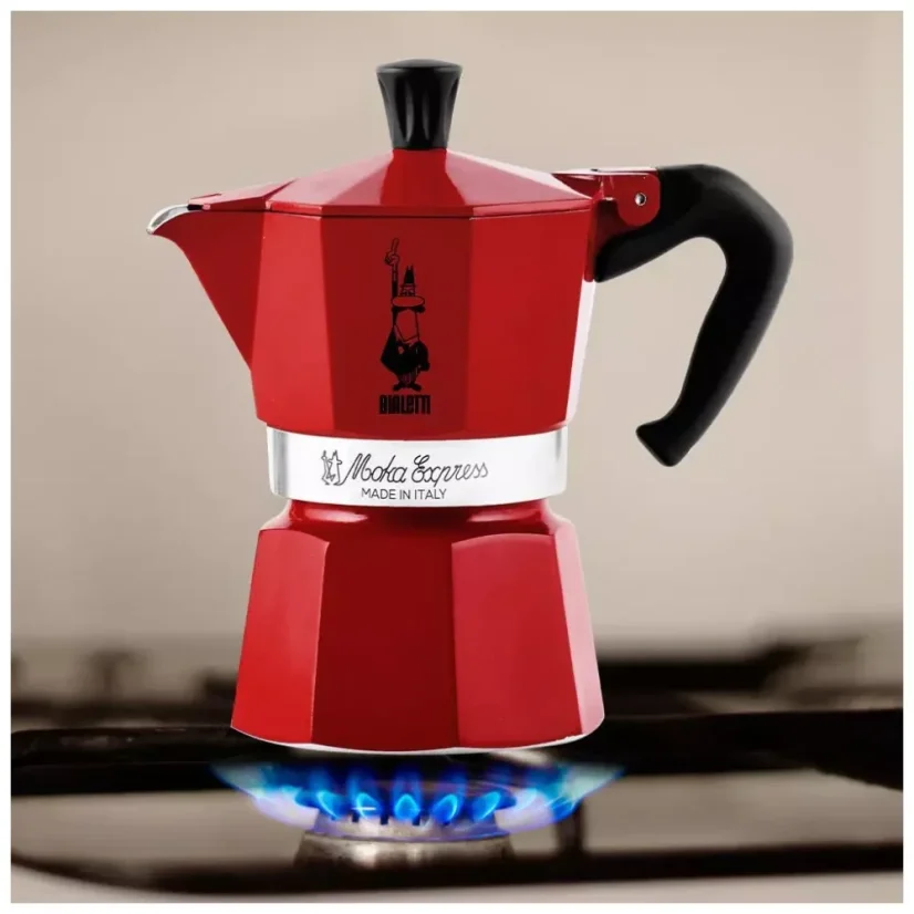 Bialetti Moka Express in roter Farbe für 3 Tassen ist eine elegante Moka-Kanne, ideal zur Zubereitung von köstlichem Kaffee auf dem Gasherd.