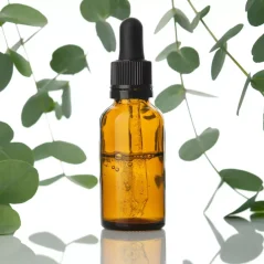 BIO Eucalyptus est une huile essentielle 100% naturelle, certifiée 100% biologique, idéale pour rafraîchir l'air et soutenir la respiration.