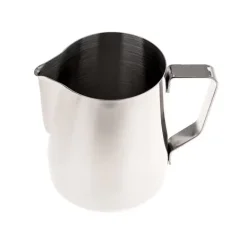 Rhinowares nerūsējošā tērauda piena kanniņa 600 ml uz baltas fona, skats no augšas