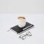 Tasse à café latte Aoomi Dust Mug 02 d'une capacité de 330 ml au design élégant. Tasse à café latte Aoomi Dust Mug 02 d'une capacité de 330 ml au design élégant.