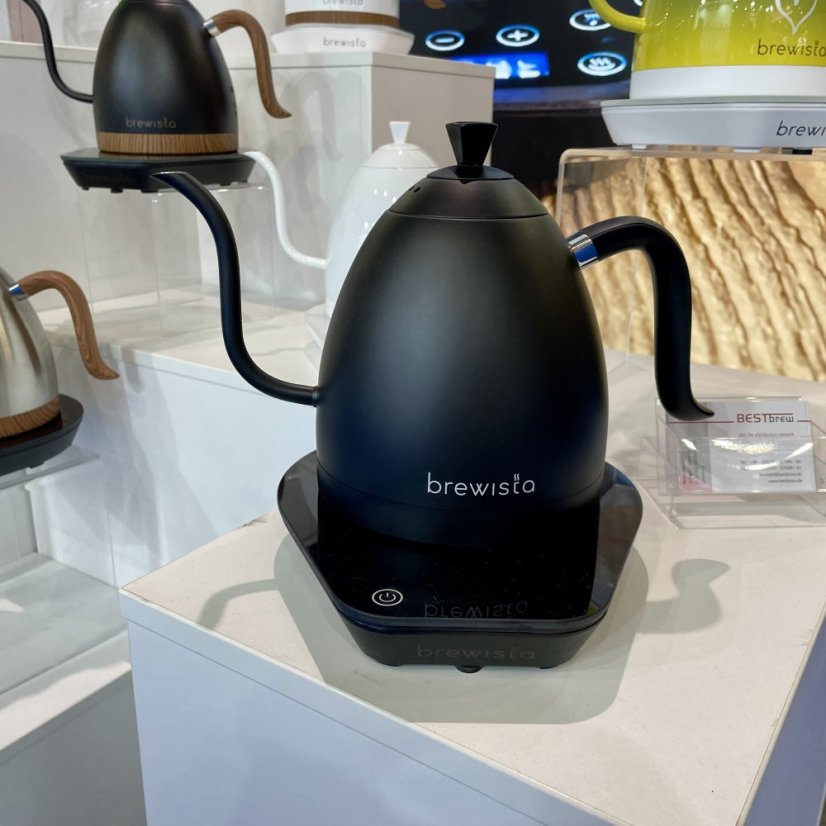 Čierna rýchlovarná kanvica Brewista Artisan Gooseneck s objemom 1000 ml, ideálna na prípravu čaju alebo kávy.