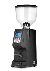 Młynek do kawy espresso Eureka Atom Specialty 65 w czarnym wykończeniu ze stali nierdzewnej.