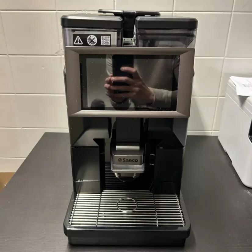 Saeco Magic B2+ na nádržku, bez priameho napojenia na vodu