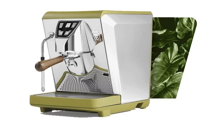 Domáci pákový kávovar Nuova Simonelli Oscar Mood Guacamole, ideálny pre použitie v domácnostiach.