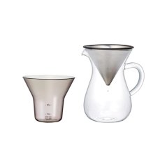 Carafe di vetro, filtro in acciaio inossidabile e supporto/misurino Kinto SCS-02.