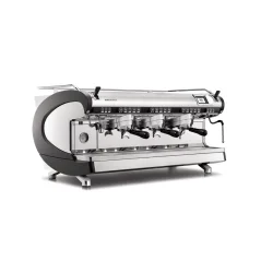 Lever espresso machine Nuova Simonelli Aurelia Wave 3GR V in elegant black with a heat-up time of only 50 minutes.