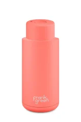 Frank Green Ceramic travel mug in Living Coral orange color with a capacity of 1000 ml, ideal for travel.