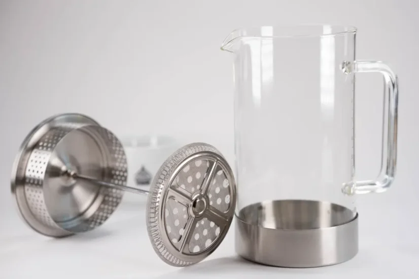 Stainless steel filter for separating the drink and coffee.