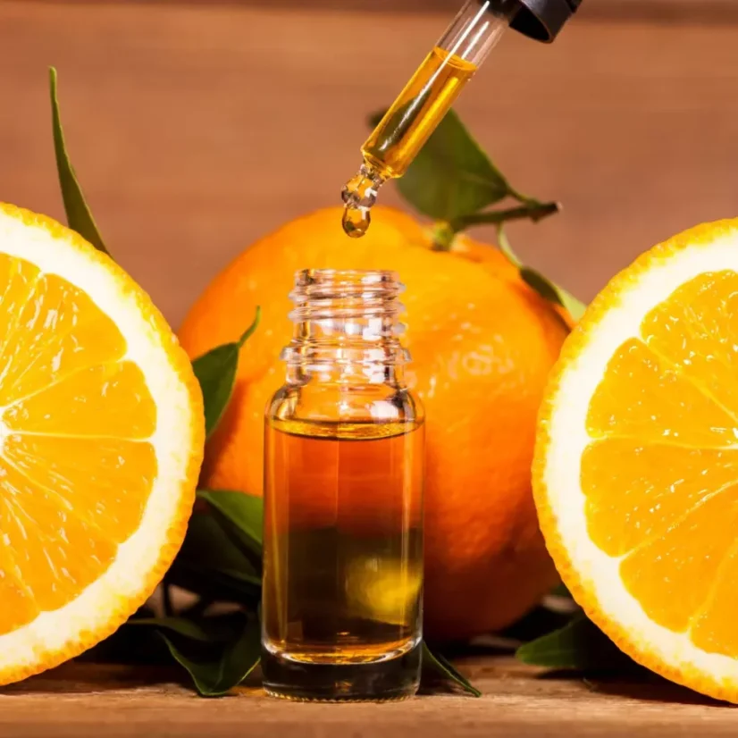 BIO Orange est une huile essentielle 100% naturelle au parfum citrus rafraîchissant, idéale pour l'aromathérapie et les soins personnels.