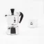Classique cafetière Moka Bialetti Moka Express pour préparer une tasse de café avec une capacité de 50 ml.