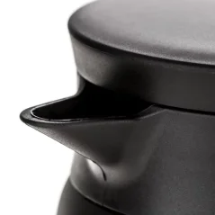 Termo botella de acero inoxidable Hario V60-02 en color negro con capacidad de 600 ml, ideal para mantener su café caliente.