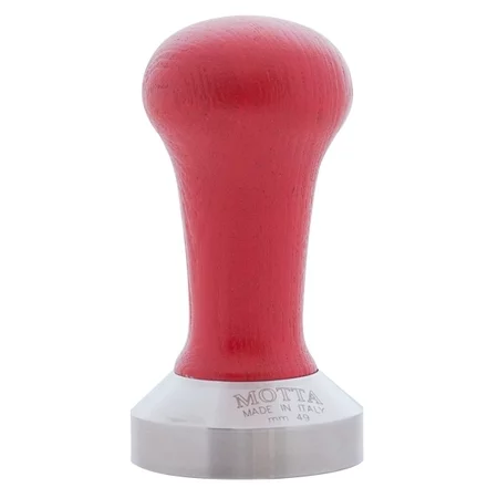 Ručný tamper na kávu Motta v červenej farbe s priemerom 49 mm.