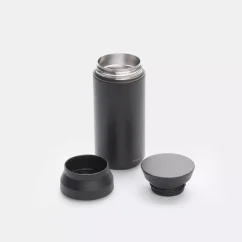 Čierny cestovný termohrnček Kinto Travel Tumbler s objemom 350 ml, vhodný do auta.