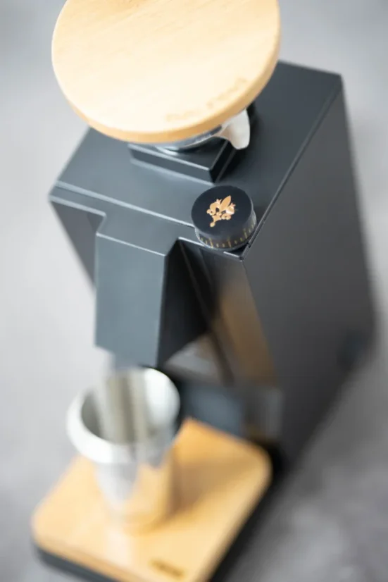 Knob for adjusting the grind coarseness on the Eureka Single Dose grinder.