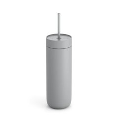 Thermobecher mit Strohhalm für kalte Getränke in Grau.