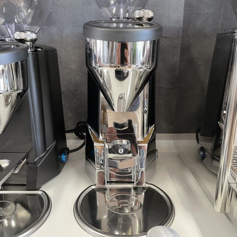 Silver Rocket Espresso SUPER FAUSTO espresso grinder with steel grinding stones, perfect for making quality espresso.