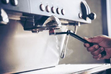 How to clean the coffee machine and grinder