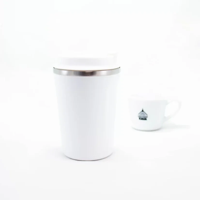 Weißer Asobu Cafe Compact Thermobecher mit einem Fassungsvermögen von 380 ml, hergestellt aus Edelstahl.