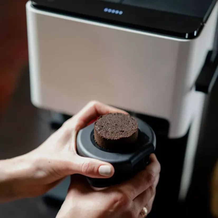 Nivona Cube 4102 is a home automatic coffee machine that features a coffee quantity adjustment function for perfect preparation tailored to your preferences.